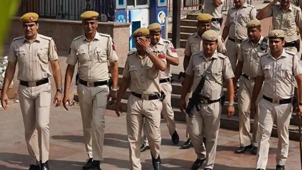 दिल्ली पुलिस की छवि पर लगा ऐसा दाग, डाउन पेमेंट करो और किस्तों में रिश्वत दो, दिल्ली पुलिस का गजब खेल।