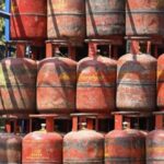 Ghaziabad News Gas-sankat और कालाबाजारी पर प्रशासन सख्त FIR की चेतावनी