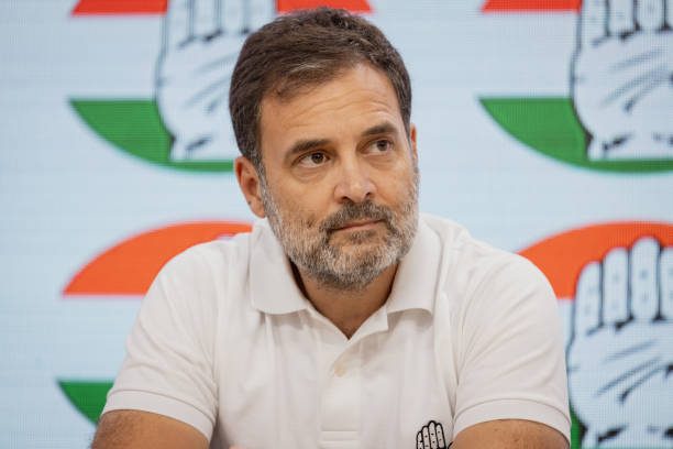 Rahul Gandhi Biography in Hindi – शिक्षा, संघर्ष, प्राइवेट सेक्टर में नौकरी और नाम बदलने की पूरी कहानी ।